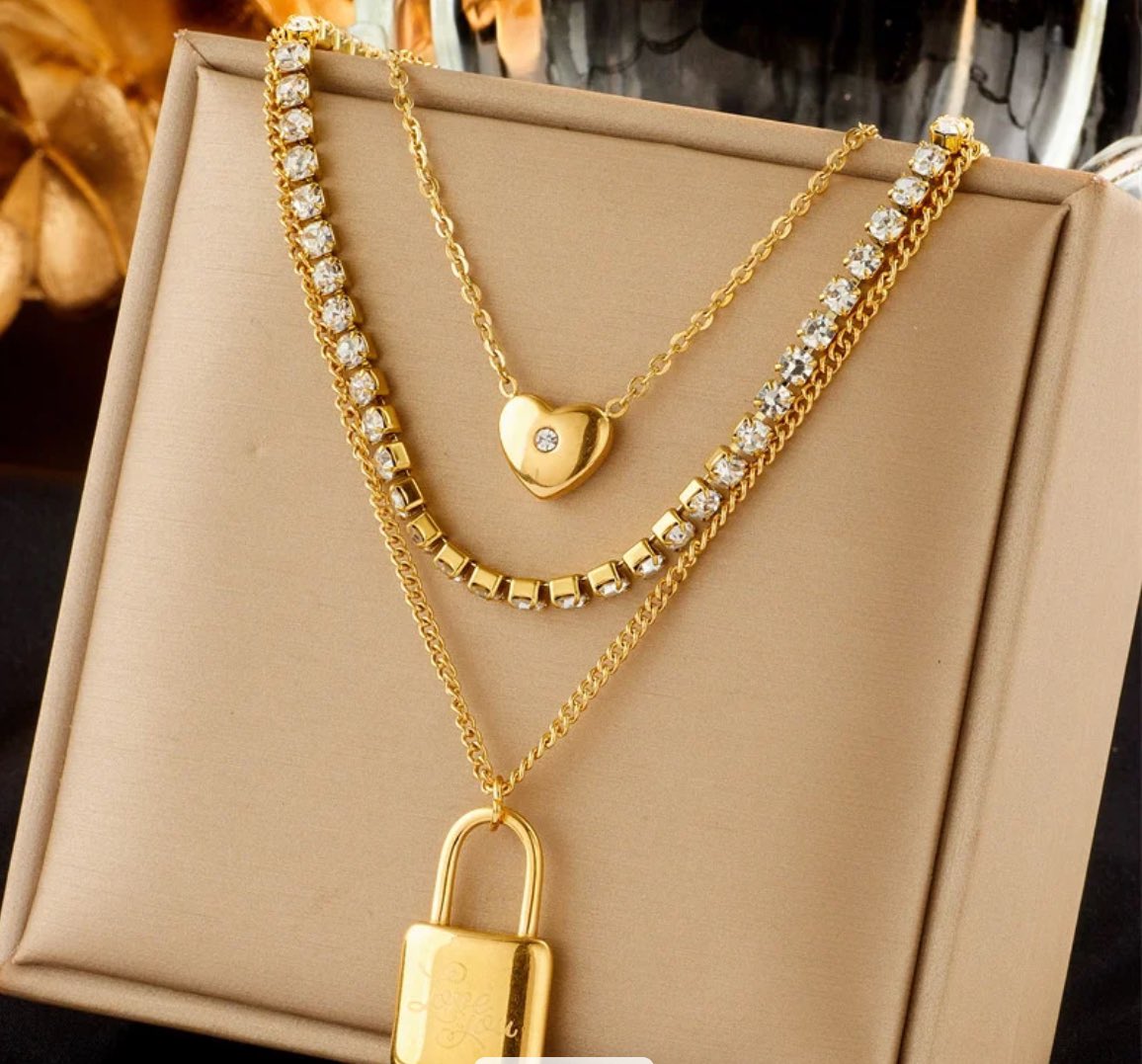 JeffreyPiekar's tweet photo. Mooie luxe sieraden als cadeau voor jezelf of een ander. 

JP Retail 👑
https://t.co/VfhDoFPeSZ 

#sieraden #dames #heren #cadeau #jewelry #men #women #gift #kerstmis #christmas #goud #zilver #gold #silver #jpretail https://t.co/p4Crj63onv
