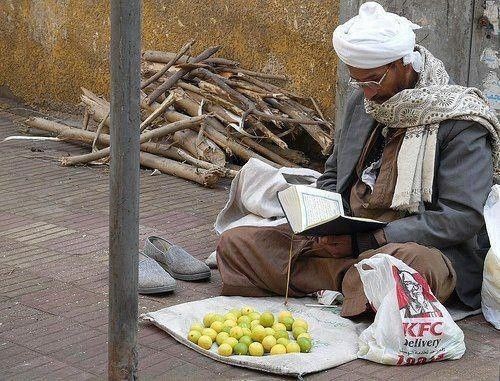 يا عزة النفسِ كوني في العُلا قمراً
فالعيش دونكِ مثل الغصن إن مالا

ما قيمةُ المرءِ إن ضاعت كرامتهُ
فضل الكرامة يعلو الجاهَ والمالا.