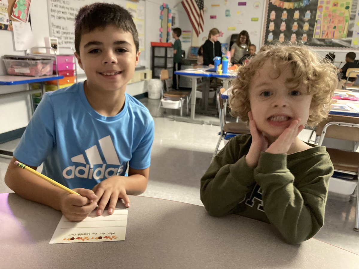 kdelaplante's tweet photo. Synergize on 6! We love our Partnership Classes! November Planks and Thanks brought to you by our Student Lighthouse Team! @TheLeaderinMe @GlendaleSH https://t.co/JmbiJ4FKqZ