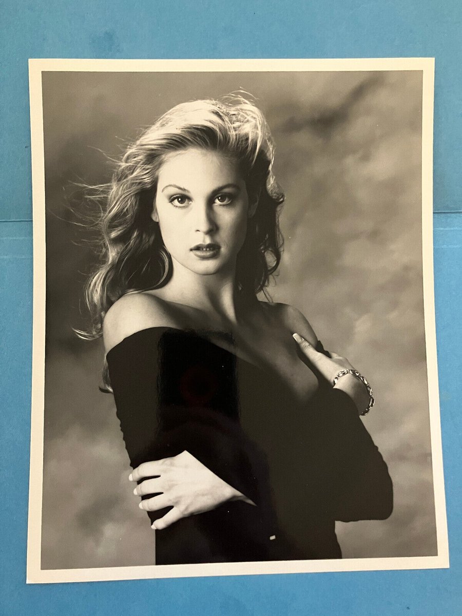 Mehmetcan198's tweet image. Happy birthday to the one and only legendary #Generations #HayatAğacı #MelrosePlace #MelroseMeydanı #GossipGirl #DedikoducuKız's star #KellyRutherford @KellyRutherford We wish more happiness success health in her life.@midnightreturn1 @Monika_kamila17 @PeacockTVCare @SoapDigest