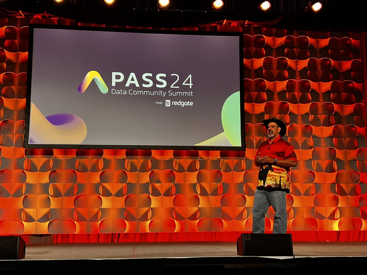 pareshmotiwala's tweet image. #sqlfamily #sqlselfies @PASSDataSummit @way0utwest