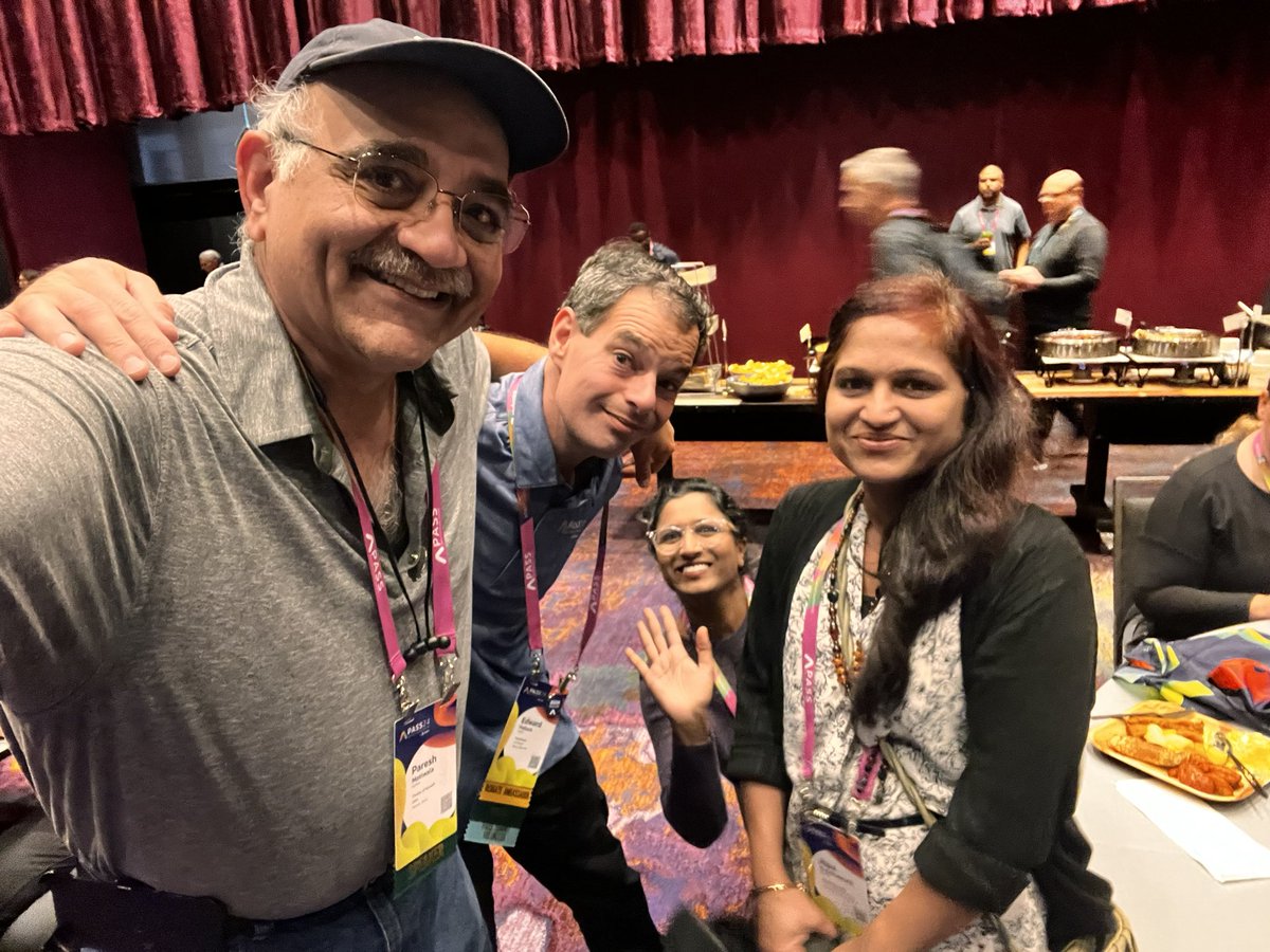 pareshmotiwala's tweet image. #sqlselfies @PASSDataSummit @dbanuggets @AlpaB7