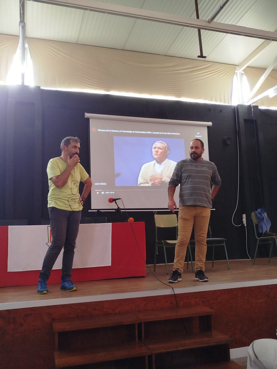 FPSanRoque's tweet image. Hoy nuestros alumnos de Grado Superior han asistido en nuestro salón de actos a una charla interesantísima sobre Inteligencia Artificial por parte de D. Alfonso Vázquez Atochero. @alfonso2punto0