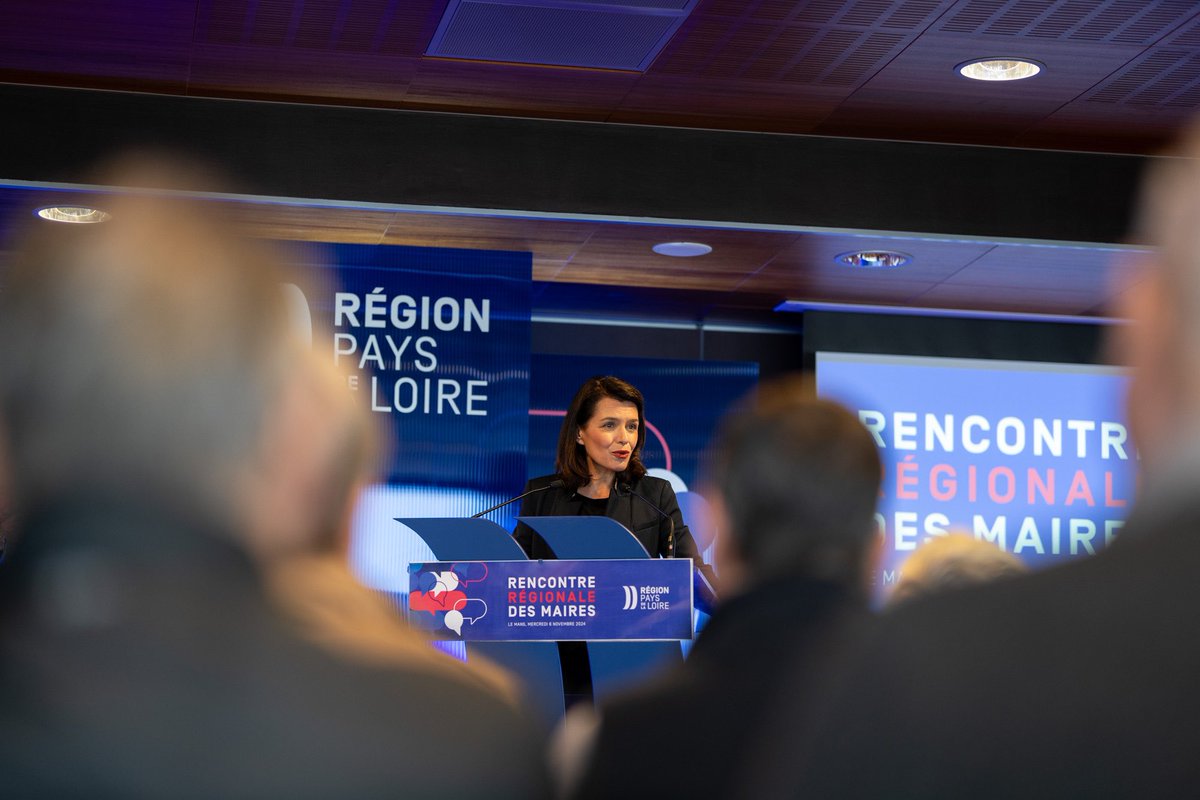 C_MORANCAIS's tweet photo. Comme tous les ans, je réunis les maires de nos 5 départements (aujourd’hui les élus sarthois). Je partage avec eux la même passion des gens, du terrain, du concret et le même devoir de vérité. Quand on dirige une collectivité, petite ou grande, on ne s’accommode pas avec la vérité – nos maires le savent mieux que personne ! Et la vérité, c’est qu’il faut que nos collectivités fassent des économies, parce que l’Etat n’est plus au rendez-vous, que la dette menace notre avenir et que la croissance ralentit. La Région va prendre toute sa part à l’effort collectif. Nous ferons 100 millions d’euros d’économies. C’est un effort inédit, nécessaire et salutaire : oui, nous pouvons agir mieux en dépensant moins !