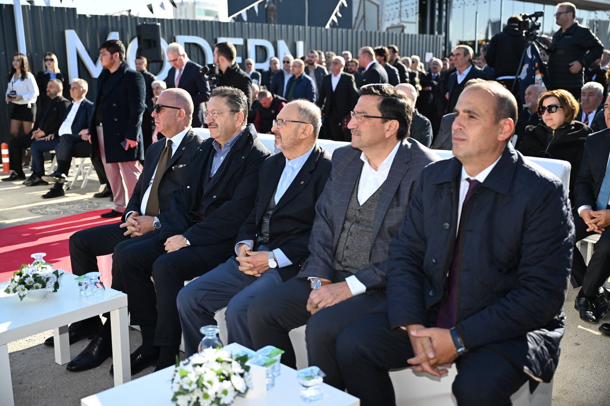 DrVeyselTiryaki's tweet photo. Belediye Meclis Üyemiz Sn. Sait Bölükbaş‘ın İskitler'de inşaatına başladığı Limit Ankara Projesinin Lansman Programına İlçe  Başkanımız Sn. @Fatih__Bildik, MHP İlçe Başkanı Sn @EminStkAKTAS,  önceki dönem belediye başkanlarımızdan  Sn. Ziya Kahraman, İlçe Yönetim Kurulu Üyelerimiz ve Belediye Meclis Üyelerimiz ile birlikte katıldık. 

Altındağımıza ve Zübeyde Hanım mahallesine hayırlı mübarek olsun.