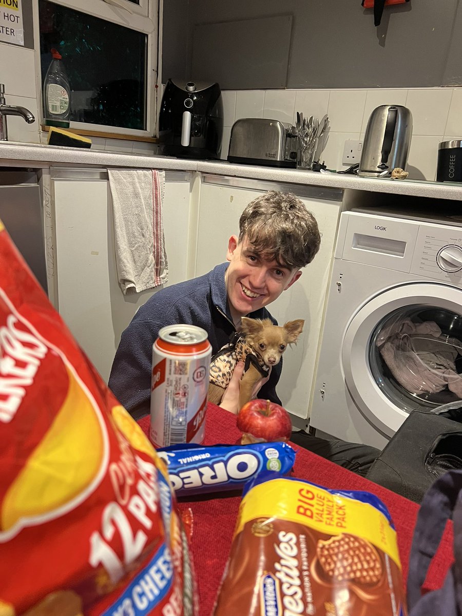 Red stripe, crisps, biscuits and a dog

If Carslberg did riders 🤝