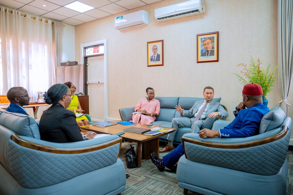 UNRwanda's tweet photo. Volunteers play a vital role in driving Rwanda's development forward.

@ToilyKurbanov, Executive Coordinator of @UNVolunteers, met with @ozonnia, RC @UNRwanda, to explore how volunteerism can be leveraged under the new @UN Sustainable Development Cooperation Framework. https://t.co/Jik9MbecUZ
