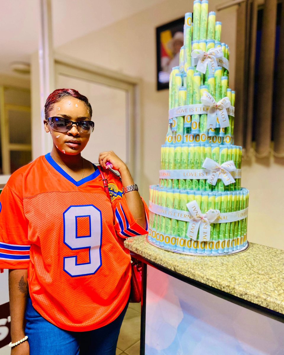 Exclusive Bizz tweet media