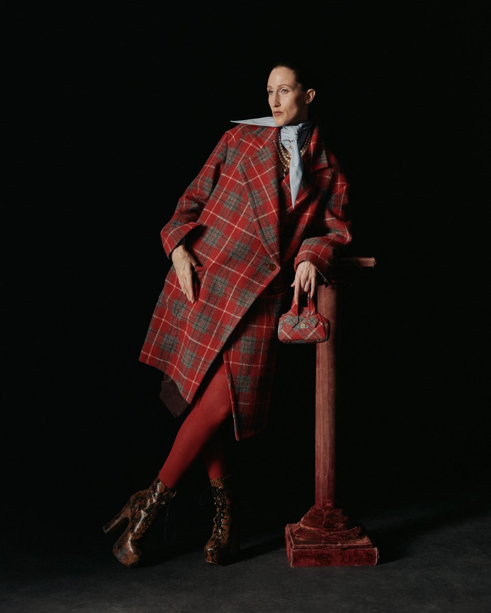 Our S coat is offered in a vibrant Harris Tweed fabric this season
