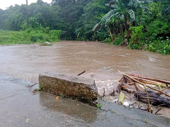 CanalCaribeCuba's tweet photo. El poblado montañoso de Jibacoa, en el Escambray villaclareño, ya se encuentra incomunicado  tras las lluvias que desde esta mañana se reportan en Manicaragua.

✍️📸Yunier Sifonte https://t.co/48yPklkzp3