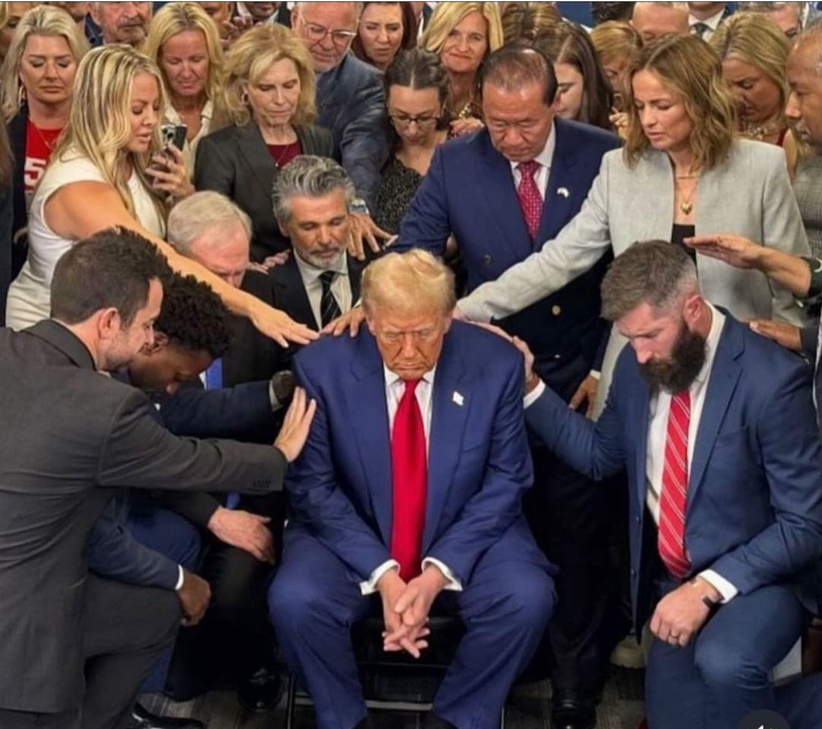 EsterGuedesF's tweet photo. Congrats @realDonaldTrump https://t.co/AccYMViiCD