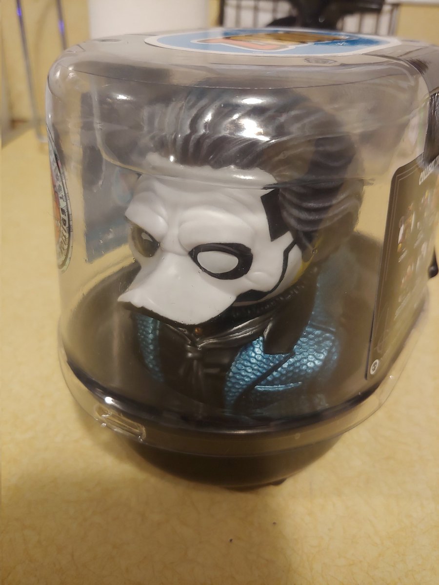 Metal_Kitten's tweet photo. Timeline cleanse featuring my brand new, First Edition, TUBBZ Papa Emeritus IV Duckie!!!!!! ISN'T HE GLORIOUS?!!!!  🩵🩵🩵 1/2 https://t.co/0eun8X8xip