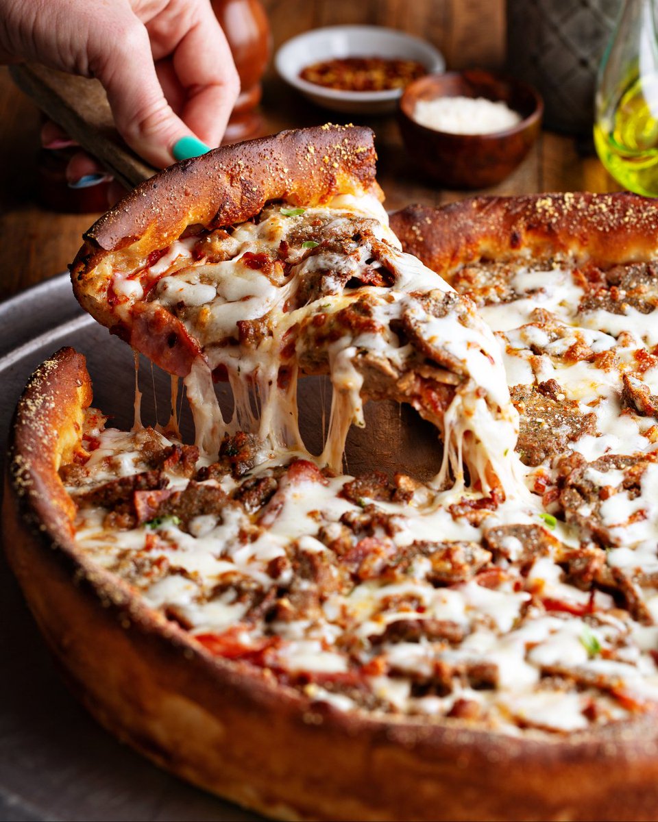 🍕 What’s better in chilly weather than a #Chicago #pizza tour? Warm up with us! Join us on this amazing #tour! 👇

🎟 bit.ly/PizzaTourChica…