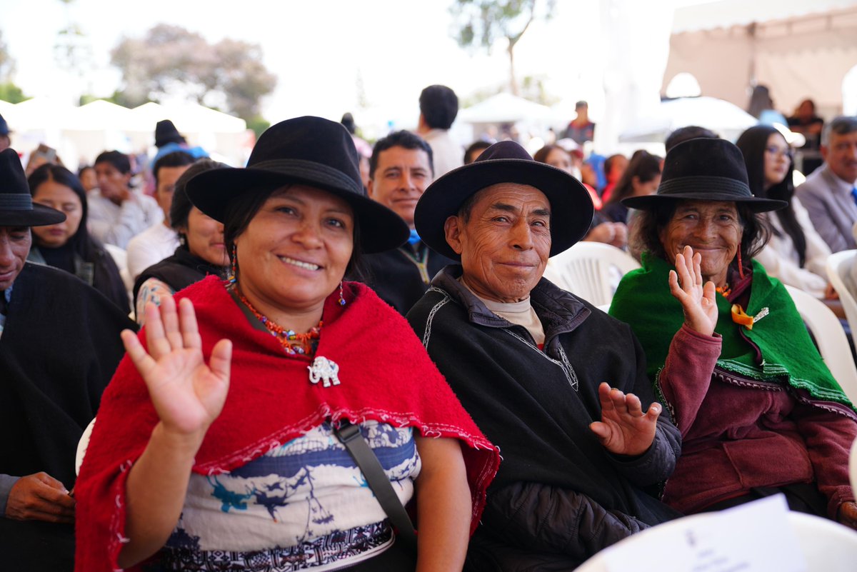 BDEcuadorBP's tweet photo. 🔨🛣️ ¡USD 20 millones para desarrollo!
El #GobiernoNacional con el apoyo de @FinanzasEc y el #BDE entrega recursos #FINGAD para 4⃣9⃣ #GAD del 🇪🇨 que les permitirá ejecutar proyectos de:
✅Agua potable🚰
✅Vialidad 🛤️
✅Infraestructura🏙️
¡Somos parte del Ecuador que Resuelve! https://t.co/xqaRjESm1o