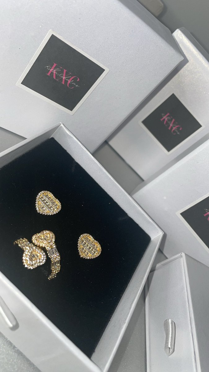 killaxcharms's tweet photo. we love GOLD 💫 https://t.co/HcxoScVh4B