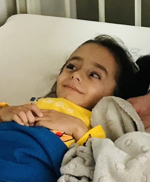 No me pregunten jamás de qué lado de la mecha me encuentro.

Así miraba #ValentinoSosLoMás a sus médicos cada día que venían a verlo y atenderlo en todo lo que se presentaba luego de su operación, los admiraba.

Siempre del lado de los y las residentes y estudiantes de medicina.