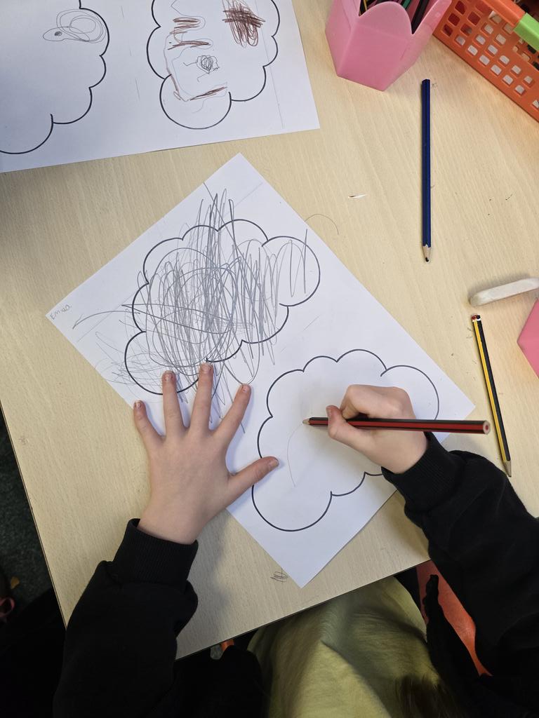 YellowBPEF's tweet photo. Today in RE, we thought about how we feel in light and darkness. Some said they felt scared in the dark, while others said it makes them feel calm and safe. We listened to two pieces of music; one based on darkness and the other on morning light. We then drew how it made us feel. https://t.co/CI5BmwuHwc