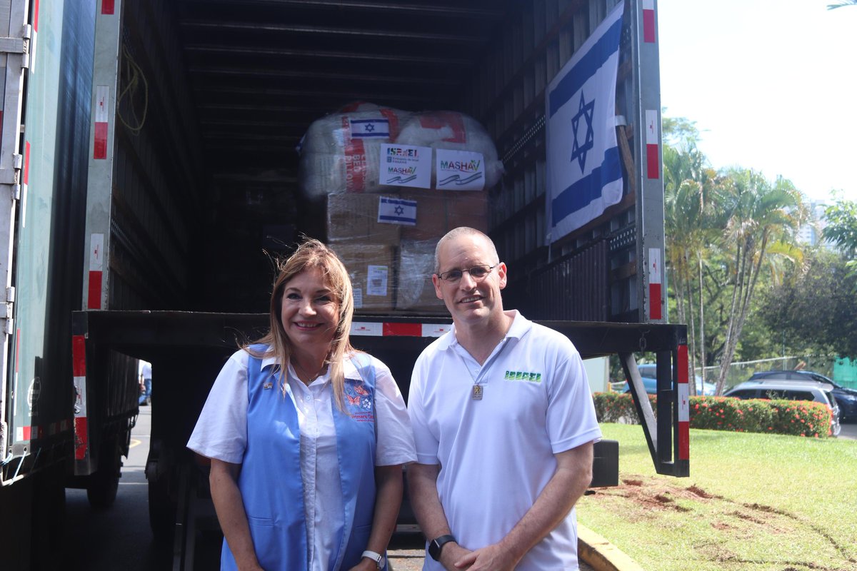 IsraelinPanama's tweet photo. El Embajador de Israel, @ItaiBardov través de la Agencia de Cooperación Israelí @MASHAVisrael hizo entrega a la @PrimeraDamaPma de la República de Panamá, de la primera parte de una significativa donación destinada a los afectados por las fuertes lluvias del pasado fin de semana. Este gesto incluye artículos de limpieza, mantas, pañales desechables para niños, productos de higiene personal, entre otros insumos esenciales para brindar apoyo a quienes más lo necesitan. 

Este es un reflejo del compromiso de Israel con la solidaridad y el bienestar de las comunidades panameñas. 🇮🇱🤝🇵🇦 

#SolidaridadInternacional #Cooperación #MASHAV #Donación #AyudaHumanitaria #Panamá #Israel #UnidosPorElBien