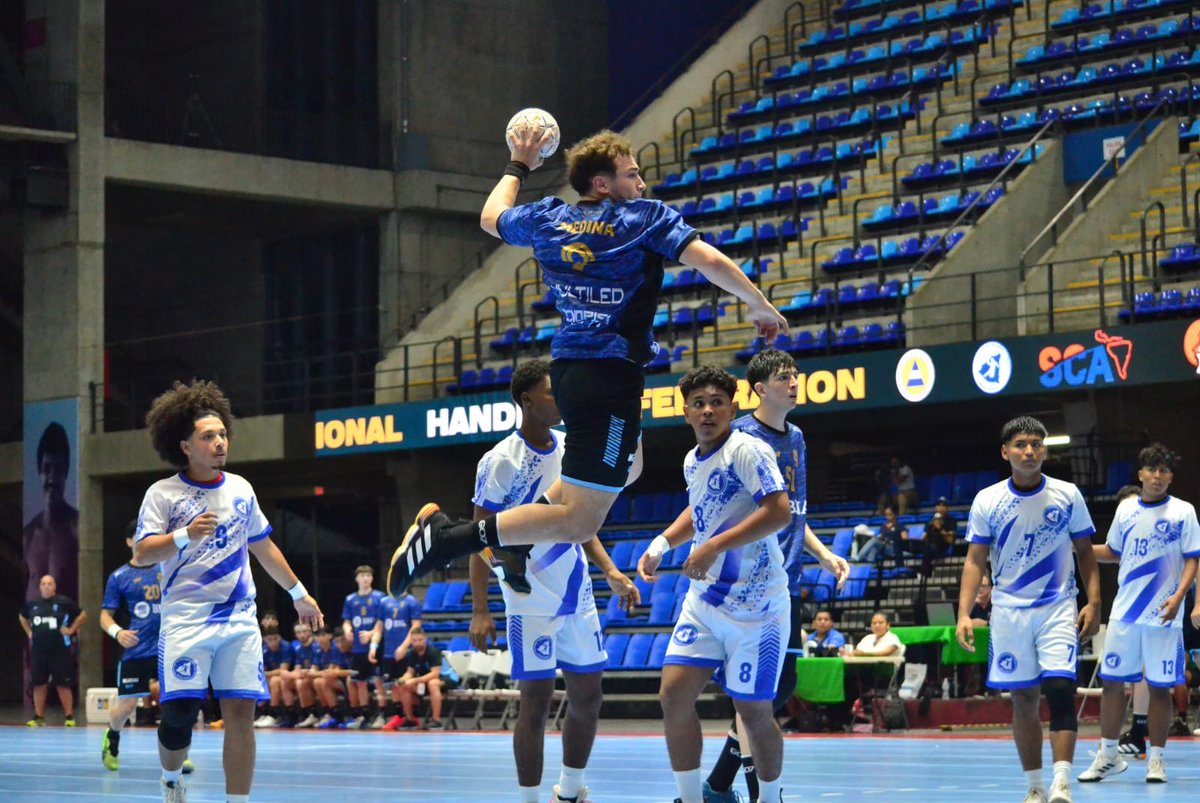 juegargentina's tweet photo. #Handball 🤾‍♂️ #Sub18 #SCA 
#Managua 📷FNB :: 

Los #Juveniles van por el segundo triunfo y el pase a semis del #SurCentro 🤜🤛 

:: Grupo A - Fecha 2 :: 
20hs 🇦🇷 Argentina vs Paraguay 🇵🇾 

📺Youtube, Panam Sports Channel 
👉EN VIVO https://t.co/mmUdh0Fddy https://t.co/2P7uyKkNeg