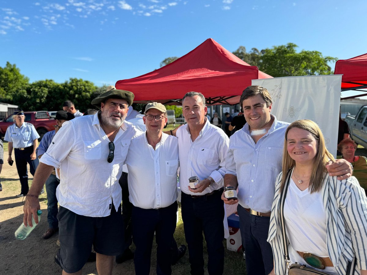 Con la presencia de <a href="/LuisLacallePou/">Luis Lacalle Pou</a> ,en Sdi. Grande/Florida, en el marco de la "Apertura de la  Zafra de Cosecha de la MIEL, " Organizaciones de productores agradecieron el apoyo del  gobierno <a href="/MGAPUruguay/">MGAP</a> <a href="/brou/">Pedrito</a> <a href="/FloridaIDF/">Intendencia de Florida</a>. Además homenajearon a  Mario Torres quien fuera un