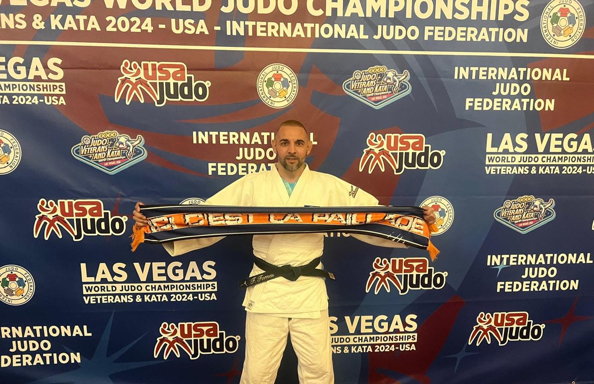 FFABIENFF's tweet photo. 🇺🇸 world judo chanpionships vétérans #LasVegas 
🔶️🔷️ on représente la paillade on garde toujours le positifs la Team
#teammhsc #mhsc #Montpellier 
@MontpellierHSC https://t.co/cpRHkl8IyB