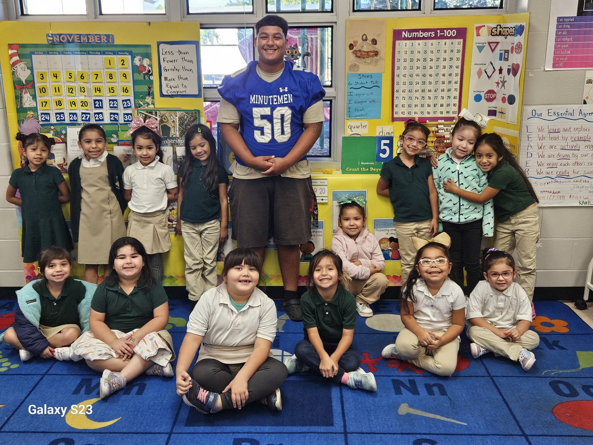 Coach_POrtega's tweet photo. The @EISDMemorialHS @EISDofSA #minuteMENread program with our Varsity players were able to visit @LasPalmasEISD Kindergarten today. The kids were awesome! Srs- Richard Ramirez and Frank Ontiveros were able to spend the morning with these smiling faces! #PlayToWIN #RememberThe55 https://t.co/Jp5mGY5PA0