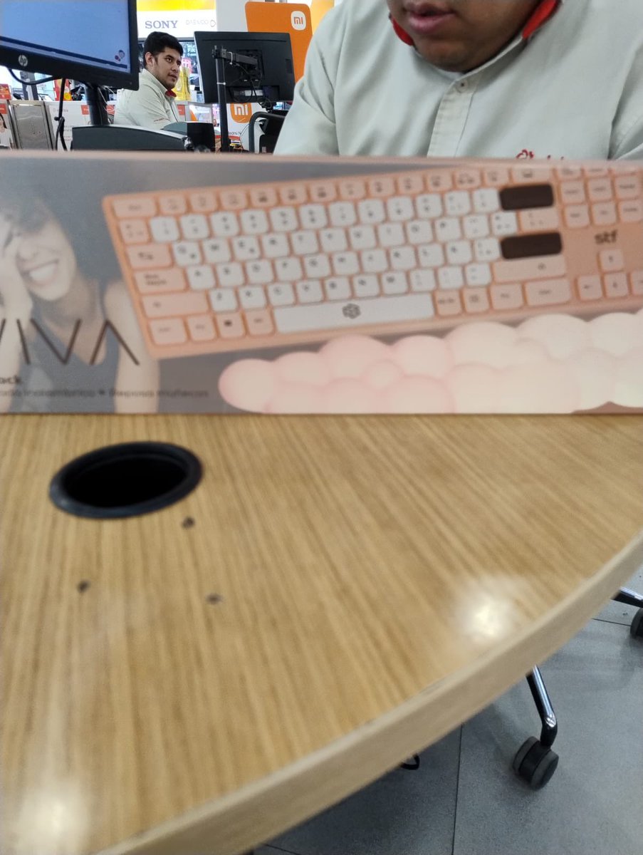 petiteantuan's tweet photo. @ElektraMx @Profeco ayuda. Realice la compra de un teclado inalámbrico por medio de la app de Baz y acudo hoy a recoger y no me lo quieren entregar, que cancele mi compra https://t.co/7LOgxALWUm