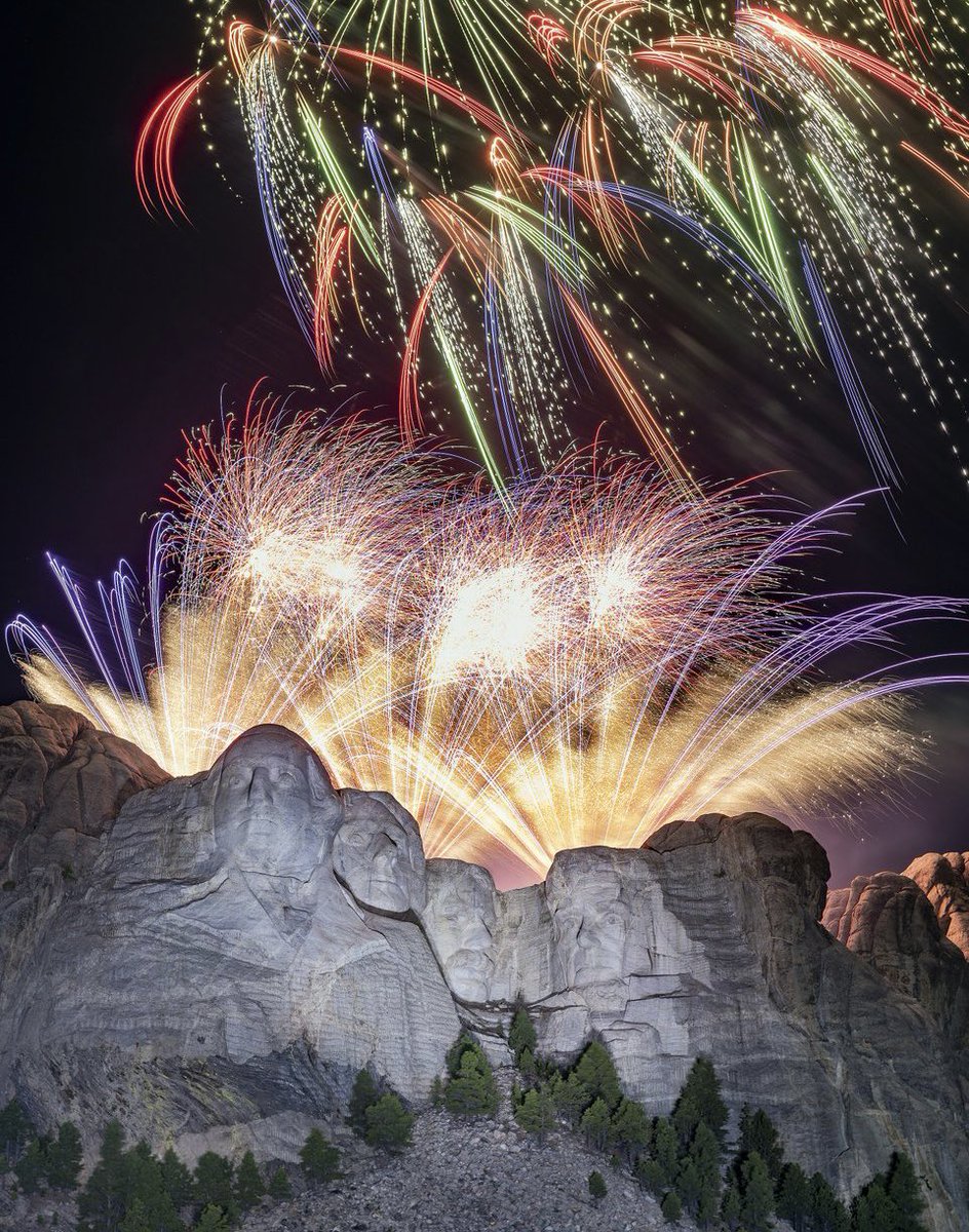 KristiNoem's tweet image. Let’s celebrate @realdonaldtrump’s historic victory for Freedom and the American spirit that has made this country great for almost 250 years!

I will be submitting an application to bring fireworks back to Mount Rushmore for America’s Birthday in July 2025.

I can’t wait to see…