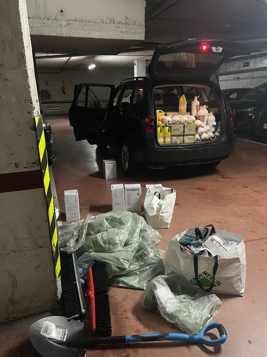 Criptonauta_'s tweet photo. En unas horas salgo para Picanya y Paiporta. 

Coche cargado hasta las trancas + 1 furgoneta a full también.

Además he organizado a 7 personas más para venir conmigo a limpiar.

Si alguien de por allí me lee y necesita algo, comenta o escríbeme al MD. 
(RT a esto por favor!)

Todo esto gracias a vuestras donaciones.

Sois muy grandes🫶🙌