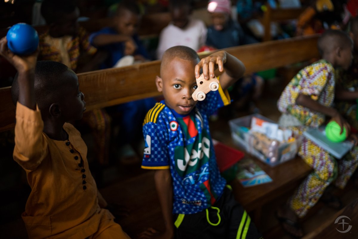 SamaritansPurse's tweet photo. 🚨Reminder that National Collection Week (Nov. 18-25) for Operation Christmas Child is fast approaching!🚨

To learn more about gift suggestions, how to pack online, drop-off locations and volunteer opportunities visit this 🔗 https://t.co/eGuNhSG2iQ today!

We encourage churches and groups to make the shoeboxes fun, full and personalized for children!

We praise God for the opportunity to send millions of shoeboxes to children around the world, and more importantly spread the love of Jesus to them!