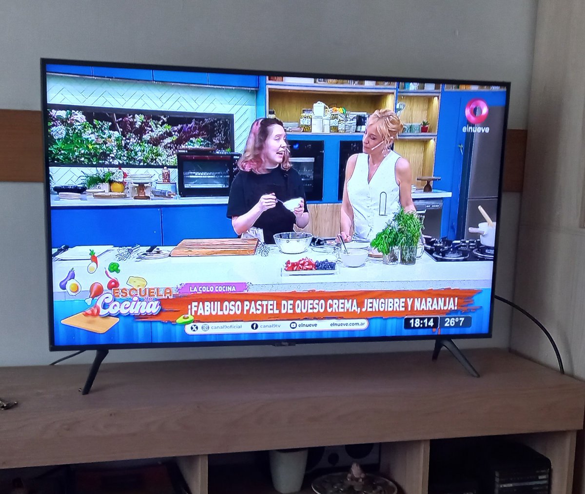 Gusjuarez63's tweet photo. Equipazo en #EscuelaDeCocina con la jefa
@jimenacocinaok @cocococinero @CorbettaMariana 💖
@RenBerecoechea
#FerLaLocu
#LaColo
#Luchi
Esperando la vuelta del amigo Paquirri @ChefPacoAlmeida💪 https://t.co/sLeFOc4dCj