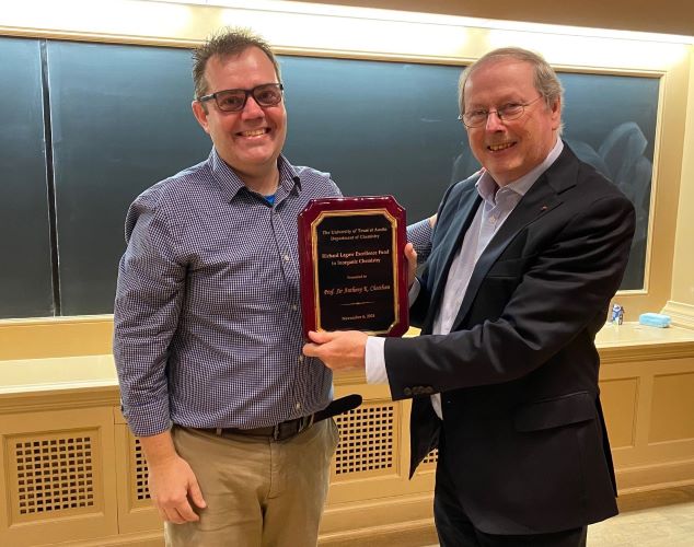 UT Austin Chemistry (@utchemistry) on Twitter photo We're honored to host Anthony Cheetham of <a href="/ucsantabarbara/">UC Santa Barbara</a> and <a href="/Cambridge_Uni/">Cambridge University</a>, this year's Richard Lagow Excellence Fund in Inorganic Chemistry speaker. We're honored to host Anthony Cheetham of <a href="/ucsantabarbara/">UC Santa Barbara</a> and <a href="/Cambridge_Uni/">Cambridge University</a>, this year's Richard Lagow Excellence Fund in Inorganic Chemistry speaker.