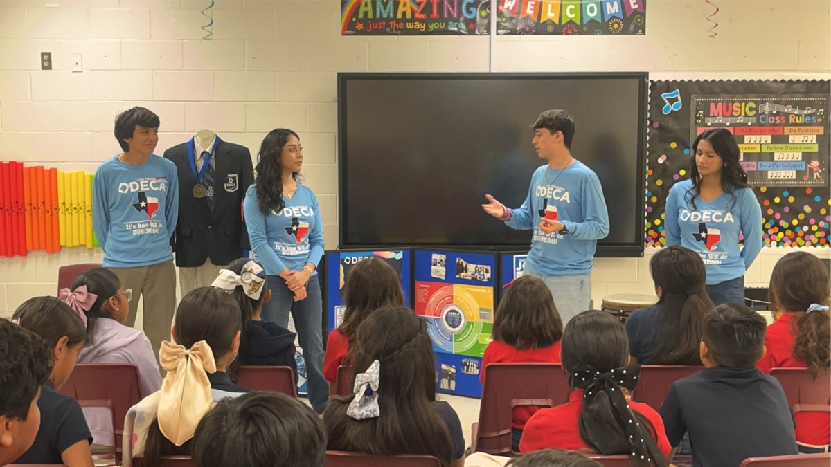 LFHSDECA_'s tweet photo. “If you’ve never heard about DECA, great!” - our mission to inform them early on was a success! Planting seeds for a great crop of leaders in the future! https://t.co/z1foGx5f81