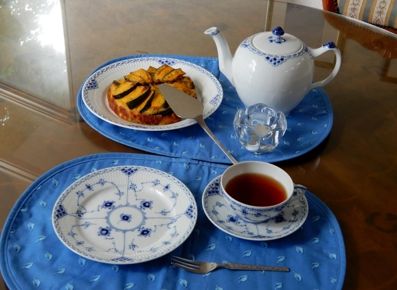 centchants's tweet photo. butterfly pea syrup
on my pumpkin bread
let’s eat 
bubbling of 
p/b-sound also!
#AgriTankaMitaka(210)#三鷹歌農書  #英語短歌訳

ｐ音のおもしろ歌にお返しをパンプキンの「見えないお菓子」
#返歌　#古楽の楽しみ　#gateauinvisible

「おもしろ」の語源→blog記事(三輪の迷宮)(5日) https://t.co/s6Gllwpmj0