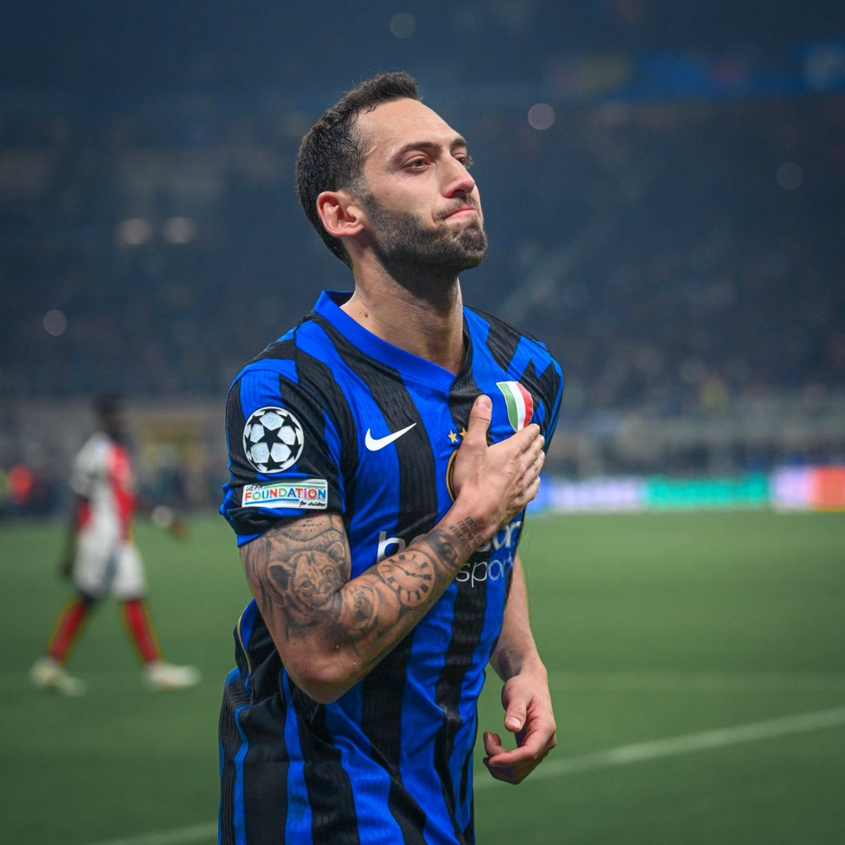 الانتر ؟ لاشيء جديد

مباراة تكتيكية من الطراز الفاخر .. انضباط وحظور ذهني يُدرس، بصراحة يجب الإعتراف بأن انزاغي كسب الرهان بإراحته لأكثر من 6 لاعبين وخرج بالفوز !!

هذه الشخصية هي من وضعت هذا الفريق بالقمة

برافو للنيراتزوري العظيم 💙