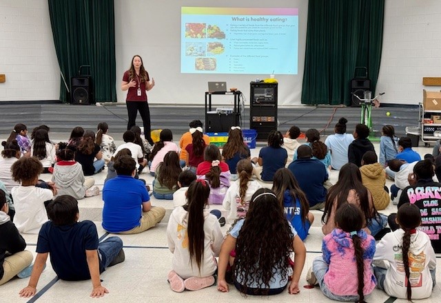 Our amazing dietitian was at Pink Elementary  all week, conducting a “Building a Healthy Lifestyle” nutrition education class! 
Students enjoyed interactive sessions on healthy eating habits and lifestyle choices. Plus, they had a blast with our Smoothie Bike! 
 #LCISDwefeedkids