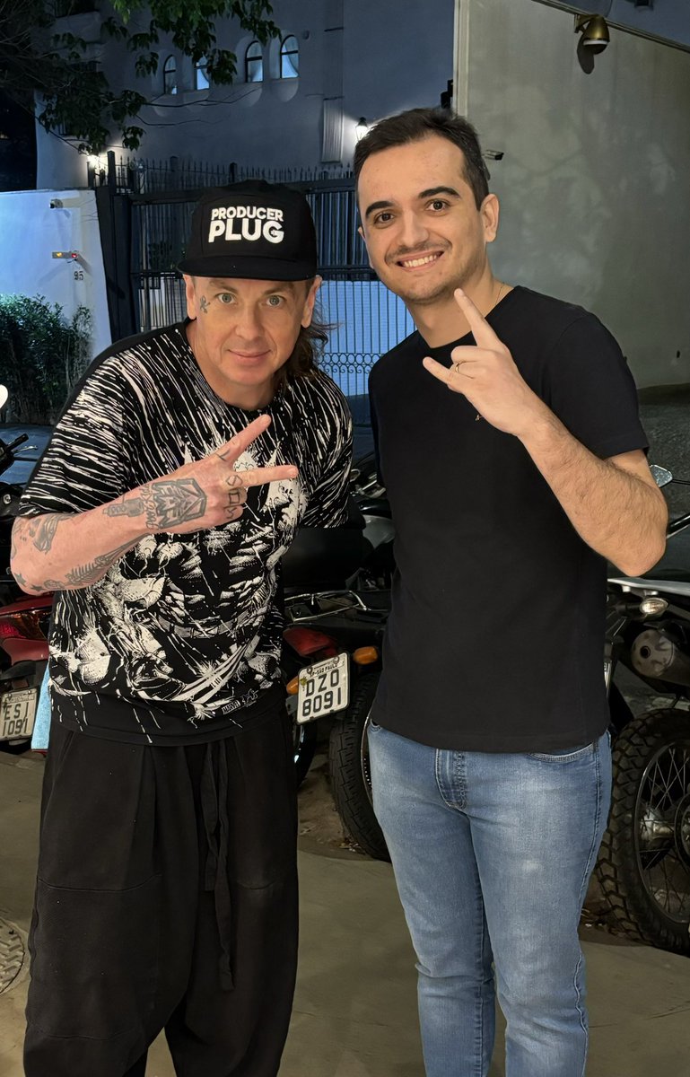 rafaelmdantas1's tweet photo. Com meu mais novo amigo, sid! @slipknot https://t.co/71sQ7ERHPO