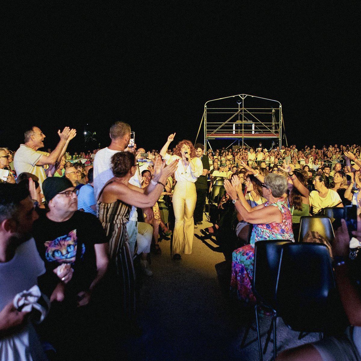 “Quante volte con te il mondo è stato volgare
E non cambierà se non sarai tu a cambiare
Non dimenticare che sai respirare” 🧘🏼‍♀️

#indiegenofest2024 #indiegeno10 #mille