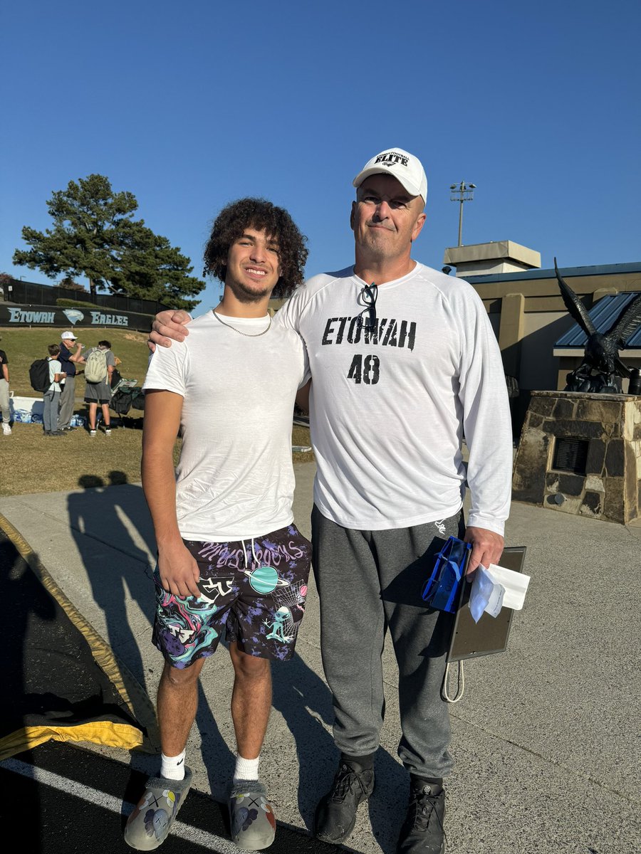 MalonePesqueira's tweet photo. Coach Kemper showed me how a man should carry themselves. Coach had to deal with more adversity in his 5 years at Etowah than any man should but he never ran from it, and kept working to better the program. At 15 years old when i couldn’t even comprehend playing varsity football he believed in me. I am so grateful to be coached by such a dedicated and loving man and will always remember the countless lessons that I learned from coach. Thank you @Coach_MKemper