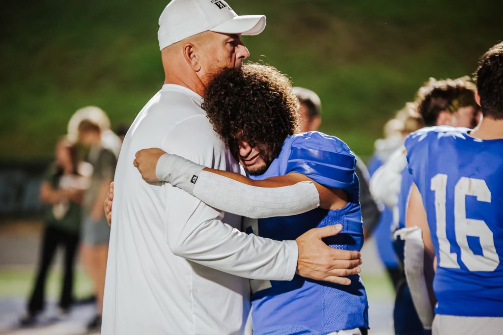 MalonePesqueira's tweet photo. Coach Kemper showed me how a man should carry themselves. Coach had to deal with more adversity in his 5 years at Etowah than any man should but he never ran from it, and kept working to better the program. At 15 years old when i couldn’t even comprehend playing varsity football he believed in me. I am so grateful to be coached by such a dedicated and loving man and will always remember the countless lessons that I learned from coach. Thank you @Coach_MKemper