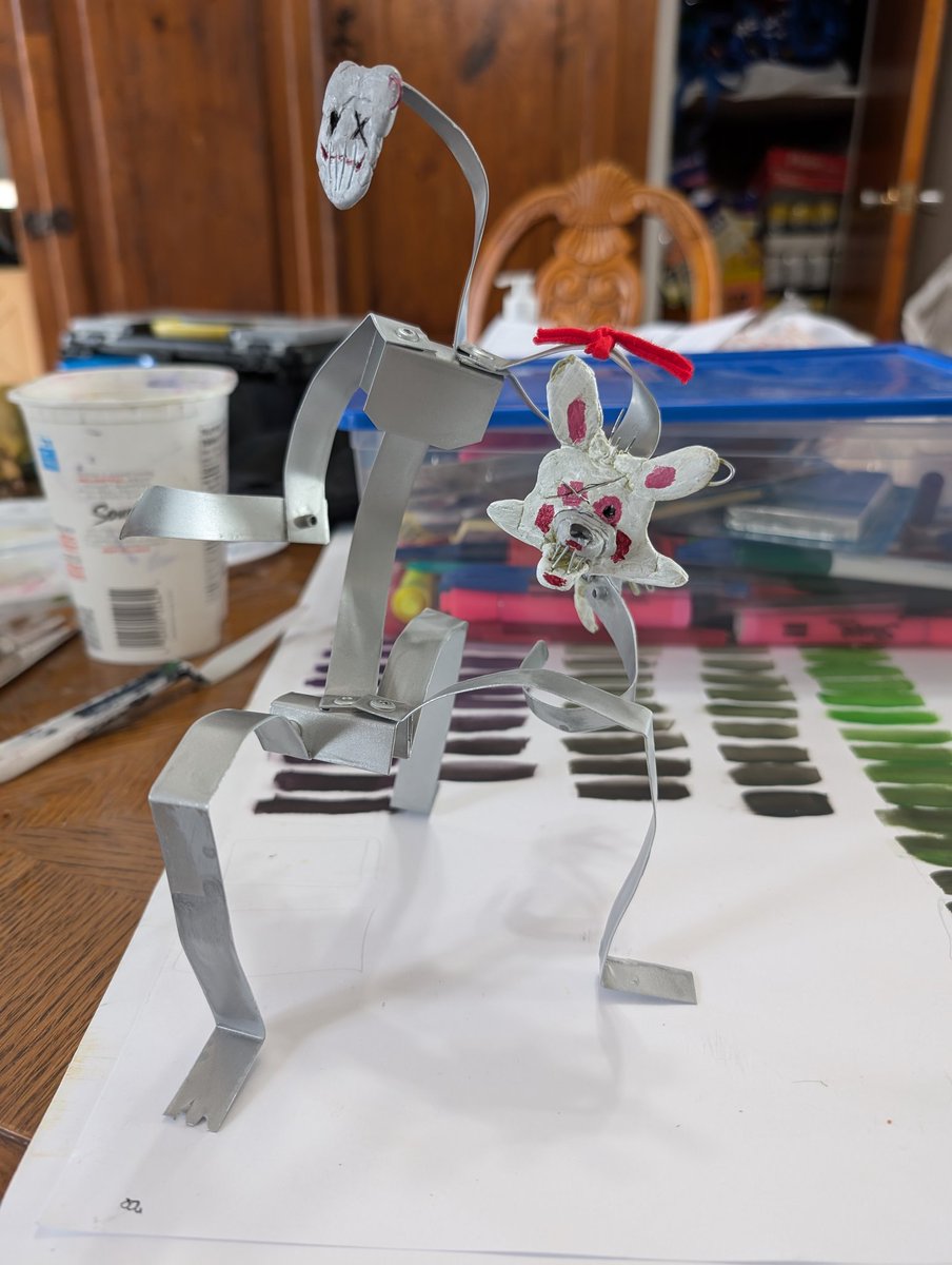 GlamR_Chica's tweet photo. Fini.
#Fnaf #Fnaf4 #FiveNightsAtFreeddys #FiveNightsAtFreeddys4 #Mangle #NightmareMangle #Art #Sculpture https://t.co/Gh8no3Uk5M