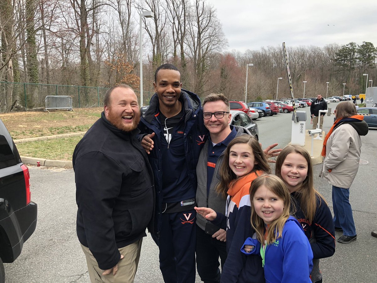 thecatwell's tweet photo. In other news, Sanchez era begins tonight. #gohoos https://t.co/vFb2omPsFv