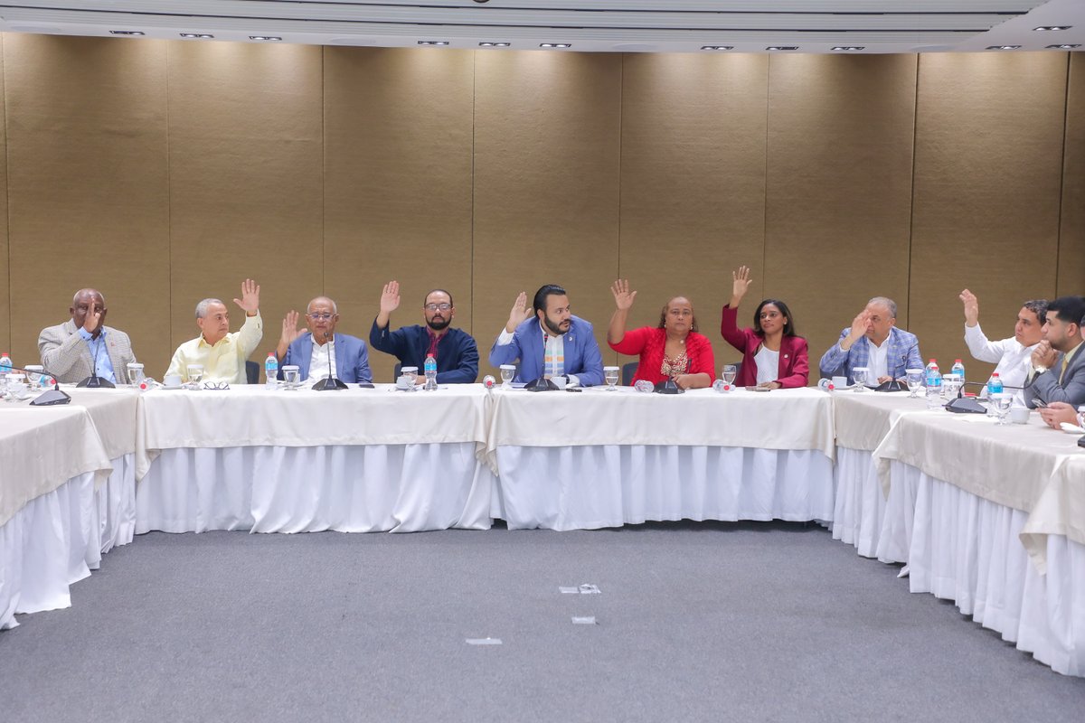 La Comisión Permanente de Cámara de Cuentas, presidida por el diputado Rogelio Genao (<a href="/RogelioGenaoLz/">Rogelio Alfonso Genao</a>), se reunió para establecer el procedimiento a seguir para la escogencia de los miembros de la Cámara de Cuentas. #DiputadosRD