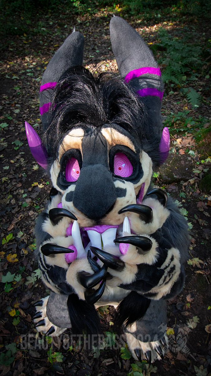 Introducing Happy Hops! This giggly bouncing demon was shipped off to his owner <a href="/ZombunnyC/">Zombunny Creations</a> 

I modelled Hops but did not fit him, hence why he looks a bit odd on my body at some angles. Very pleased with his legs >:)