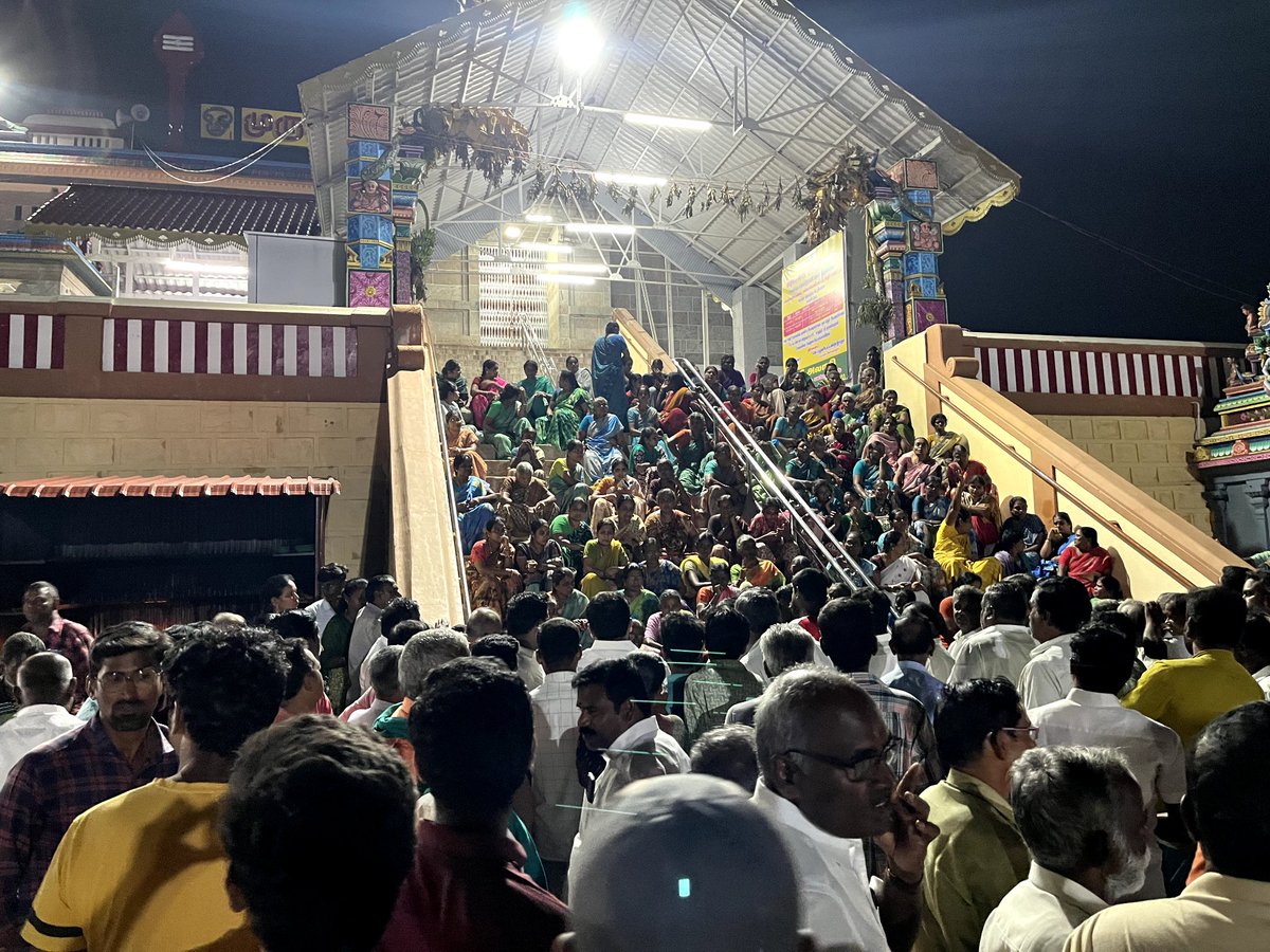 OfficeofminMRV's tweet photo. நம் கரூர் மாவட்டம் வெண்ணைமலை பகுதியில் தலைமுறைகள் கடந்து
வசித்து வரும் பொதுமக்களின் வாழ்வாதாரத்தை அழிக்கும் வகையில் அருள்மிகு  பாலசுப்பிரமணிய சுவாமி திருக்கோயில் இடங்கள் என்று கூறி கரூர் மாவட்ட நிர்வாகமும், விடியா திமுக அரசின் கீழ் ���ெயல்படும் இந்து சமய அறநிலையத்துறையும் இணைந்து பொதுமக்களை அவர்களின் வாழ்விடத்தை விட்டு விரட்டும் வகையில் தொடர்ந்து செயல்பட்டு வருவது கண்டனத்திற்குரியது.
இன்று பொதுமக்கள் அனைவரும் தங்கள் வாழ்விற்கு வழி கேட்டு அறப்போரட்டத்தில் ஈடுபட்டு வருகின்றனர்.
நம் மக்களின் போராட்டத்திற்கு என்றென்றும் உறுதுணையாக இருப்பேன் என உறுதி அளிக்கிறேன்.
மக்களின் நலனுக்காக மக்களின் தேவை உணர்ந்து பணியாற்ற வேண்டிய பொறுப்பும் கடமையும் உள்ள தமிழக முதல்வர், மக்களின் நலனுக்காக அவர்களின் குடியிருப்புகளை அபகரிக்கும் முயற்சியை கைவிட வேண்டும் என வலியுறுத்துகின்றேன்.
#கரூர் #வெண்ணைமலை