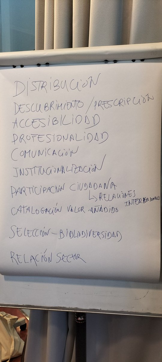 bescolaresgal's tweet photo. Aí están as bibliotecas escolares de Galicia.
#LABBBs #UnhaBEenViñetas #bescolaresgal #bescolaresgalabertas https://t.co/aQdpdYA8Xe