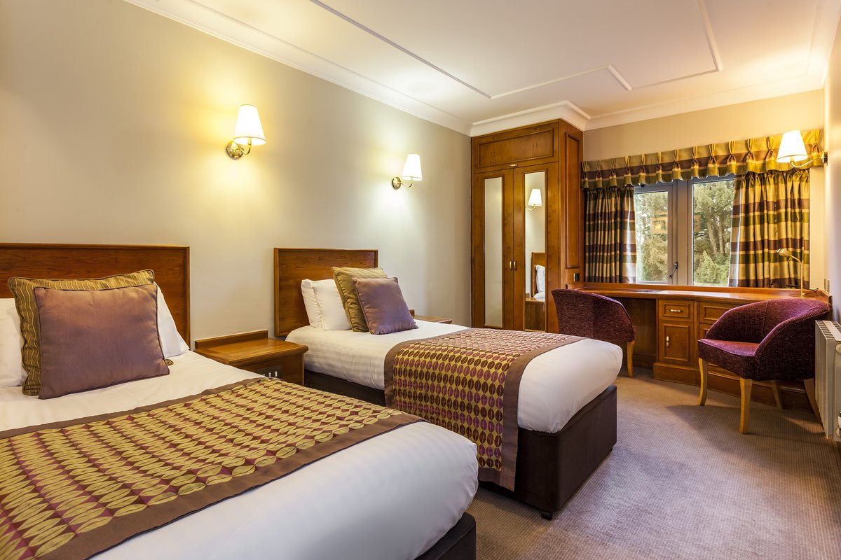 Double the beds, double the comfort!  🛏️✨ 

#TwinRooms #HotelStay #RoomWithAView #HotelLife #TravelInComfort #BestHotelRooms #CosyGetaway #StayInStyle #ComfortableStay #RelaxAndRecharge #PinewoodHotel #Manchester #StayInManchester #UKStay