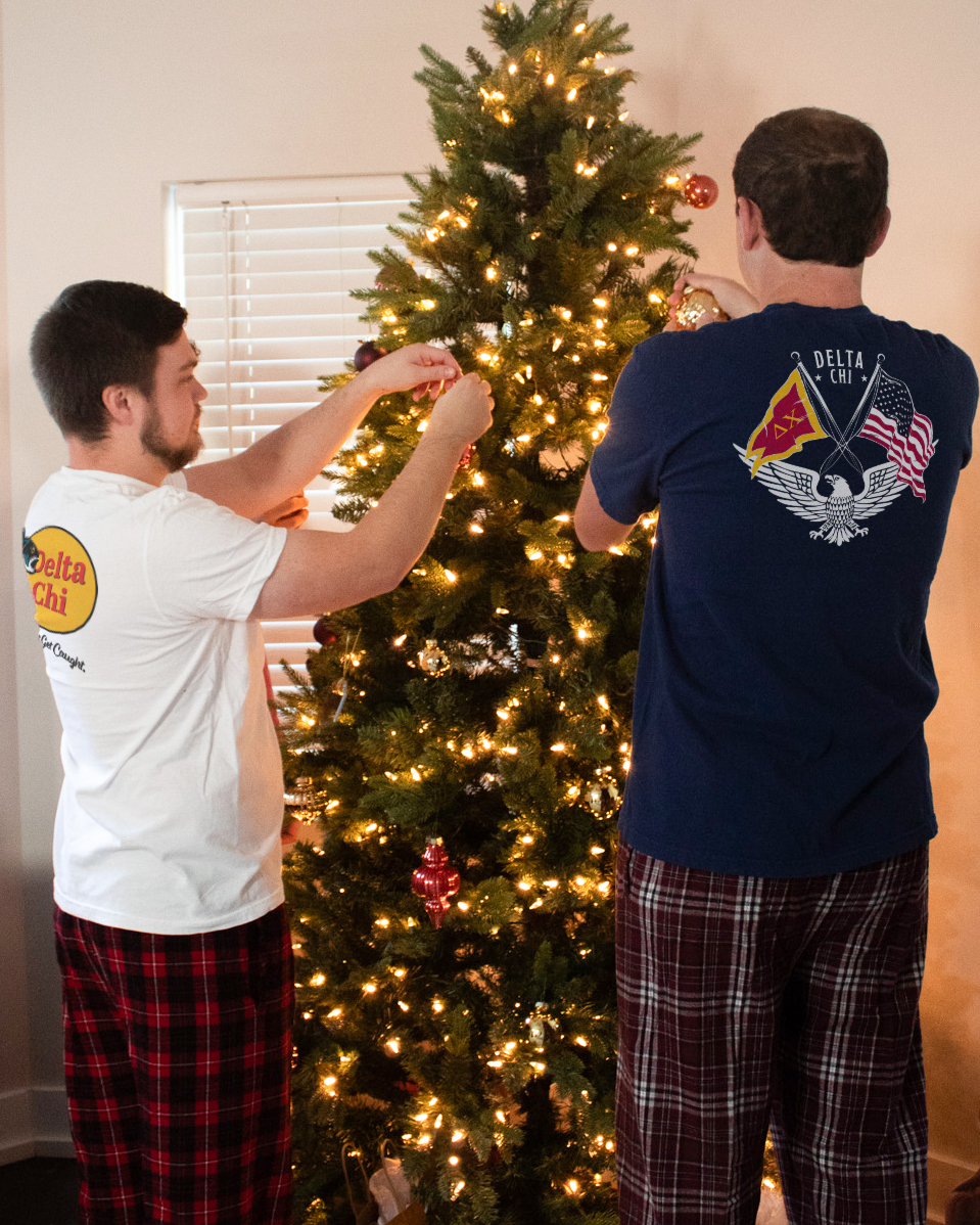DeltaChiStore's tweet image. It's time to get in the Christmas spirit!! Beat the crowd and shop our NEW Holiday Catalog items on our site today 🤩