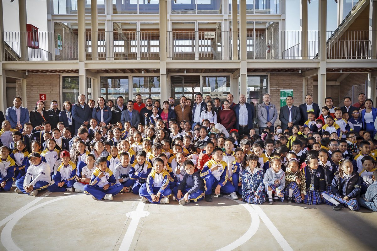 secti_edomex's tweet photo. 🤝 Gracias al apoyo de la @SEDATU_mx, la Escuela Primaria “Benito Juárez” en #Tepetlaoxtoc recibe nuevas instalaciones.
✨ La gestión entre los gobiernos federal, estatal y municipal es fundamental para garantizar una educación de calidad a las y los alumnos de esta institución. https://t.co/40IpUX6XWw