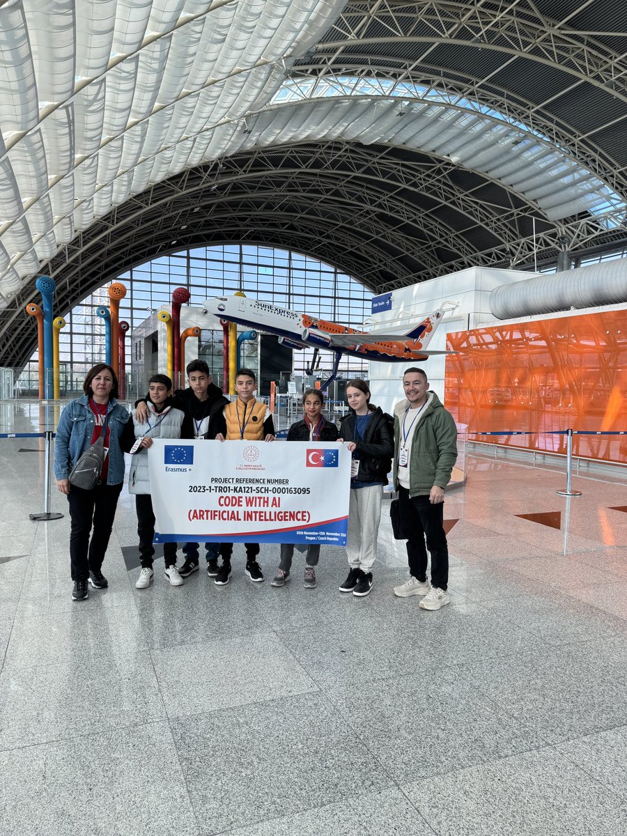IYlmzTR's tweet image. Gündemimiz ailemiz. Bugün büyük kızımızı #erasmus #codewithai projesi kapsamında Çekya'nin başkenti Prag'a uğurladik. Milli Eğitim Bakanlığımıza ve öğretmenlerimize çok teşekkürler. 🇹🇷